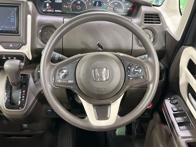 【アダプティブクルーズコントロール】高速道路での長距離走行が楽に!!自動で速度を保つクルーズコントロールが、衝突軽減システムと連携し、前方の車両を感知して車間を保つように速度調節してくれます!!
