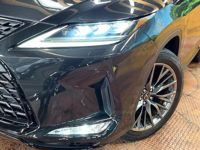 【三眼LEDヘッドライト】スタイリッシュな見た目の三眼LEDヘッドライトを装備♪スタイルだけでなく、夜間の走行も視界良好で安心してお乗りいただけます。