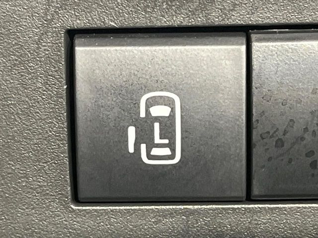 【電動スライドドア】スマートキーや運転席のスイッチでスライドドアの開閉が可能♪電動だから力を入れてドアを開ける必要が無く、小さいお子様でも、重い荷物を持っている時もラクに開け閉めできます♪