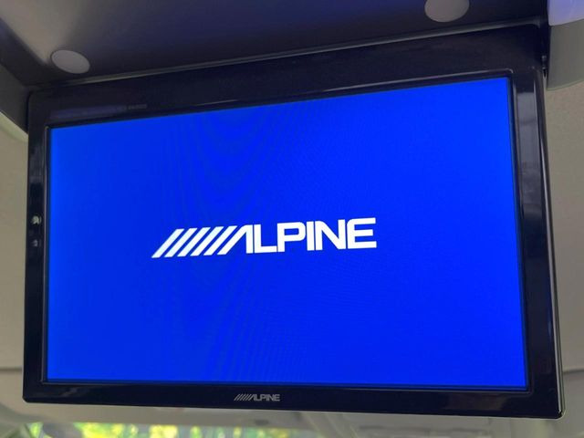 【フリップダウンモニター】大画面モニターで後席でもエンタメをお楽しみいただけます。小さなお子様にも大人気の装備です♪