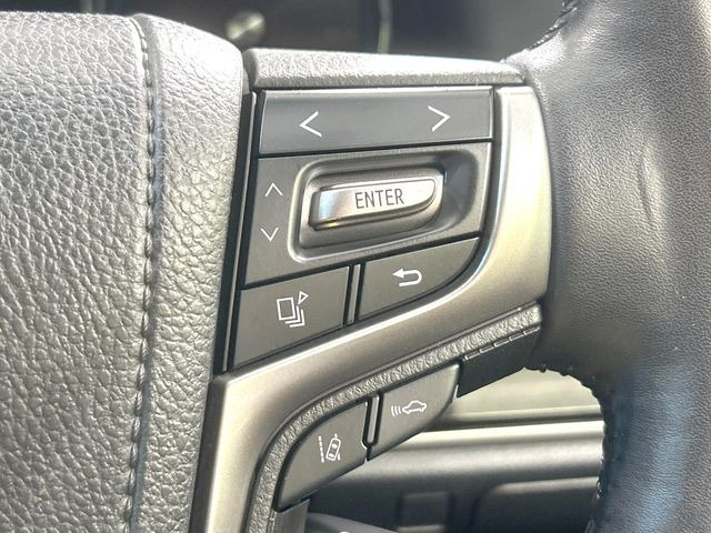 【レーダークルーズコントロール】高速道路での長距離走行が楽に!!自動で速度を保つクルーズコントロールが、衝突軽減システムと連携し、前方の車両を感知して車間を保つように速度調節してくれます!!