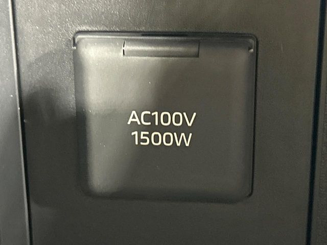 【1500Wアクセサリーコンセント】消費電力1500Wまでの家電が使えます。キャンプやスポーツ・アウトドアでのアクティビティはもちろん、災害・停電の際に大活躍♪