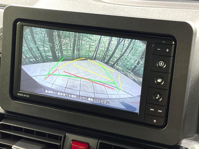 【バックカメラ】駐車時に後方がリアルタイム映像で確認できます。大型商業施設や立体駐車場での駐車時や、夜間のバック時に大活躍!運転スキルに関わらず、今や必須となった装備のひとつです!