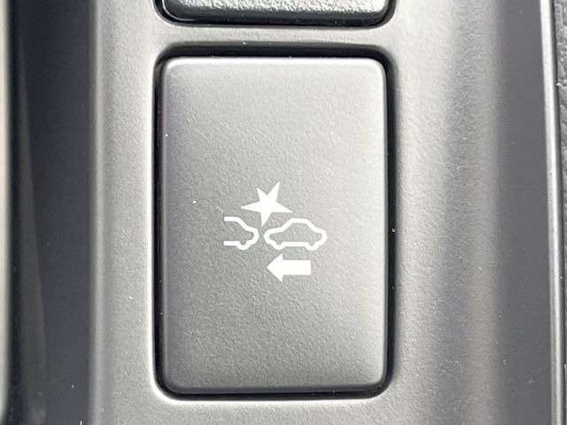 【トヨタセーフティセンス】走行中に前方の車両等を認識し、衝突しそうな時は警報とブレーキで衝突回避と被害軽減をアシスト。より安全にドライブをお楽しみいただけます。
