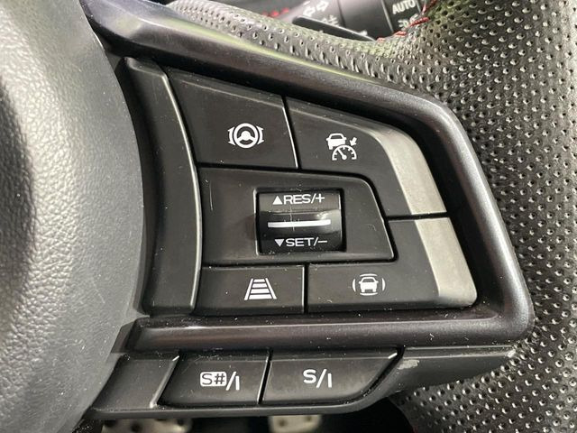 【全車速追従機能付クルーズコントロール】高速道路での長距離走行が楽に!!自動で速度を保つクルーズコントロールが、衝突軽減システムと連携し、前方の車両を感知して車間を保つように速度調節してくれます!!