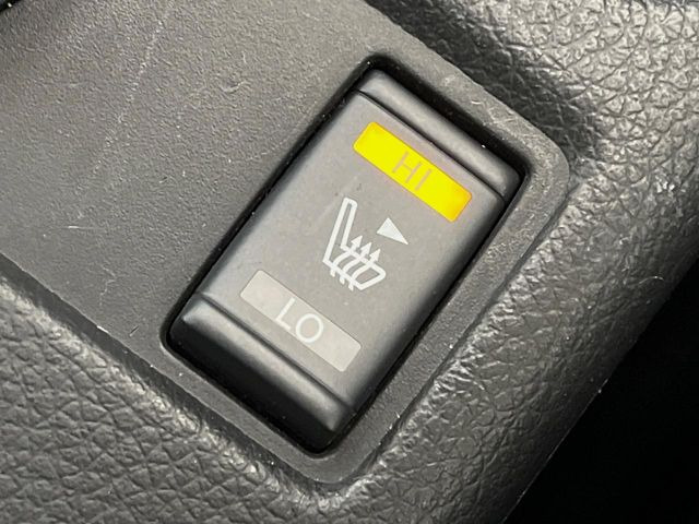 【シートヒーター】寒い日に重宝するシートヒーター!エアコンより早く温まってくれるので寒がりの人も安心ですね♪エアコンの温風は乾燥するから苦手、という方にもをおすすめです。