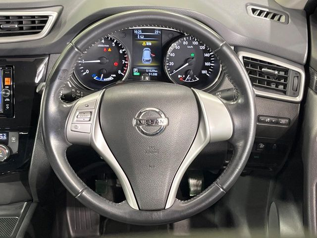 【ステアリングスイッチ】運転中、前方から目線をそらすことなく、オーディオ等の操作が可能な便利機能!安心&快適なドライブを演出してくれます♪