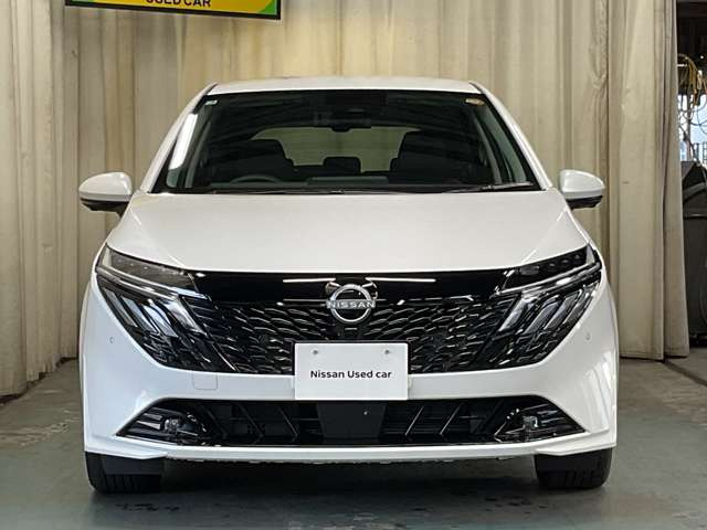 ノートオーラ1.2 G FOUR レザーエディション 4WD