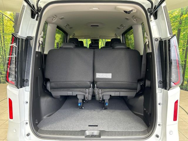 積み下ろしのしやすいデッキにはたっぷりと荷物を積み込んでいただけます。遊びから仕事まで、様々なシーンで頼れます♪