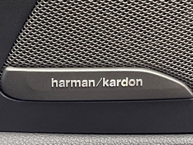 ●harman/kardonサウンドシステム:オーディオ専門メーカーが手掛けるプレミアムスピーカーを装備。多数のスピーカーから、音の粒立ちまで分かる高品質な音楽をお楽しみいただけます。