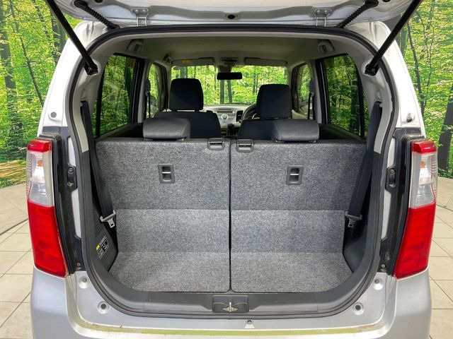 普段のお買い物や通勤、送迎等に十分な荷室スペースを確保しております。セカンドシートを倒すと、大きな荷物の積載も可能です♪