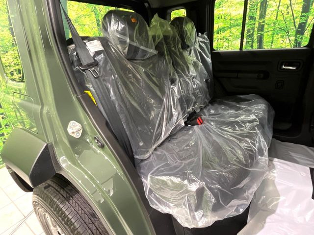 高品質なオリジナルフロアマットもオプションにてご用意しております。お好きなデザインやカラーをお車に合わせて選んでいただくことができます♪