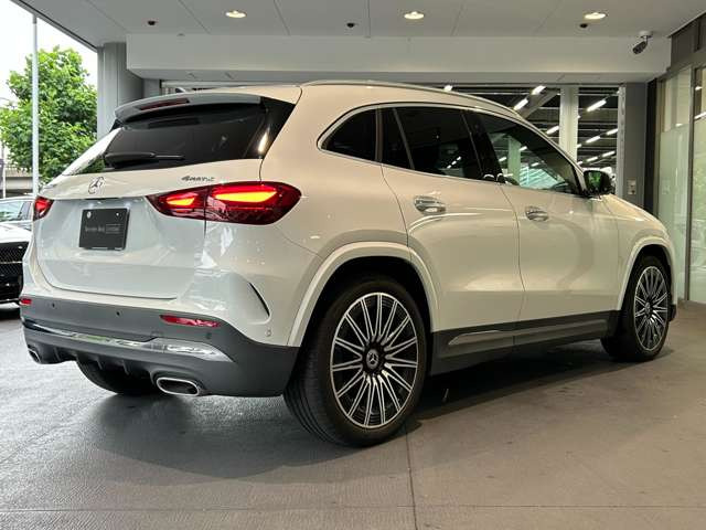 GLAクラスGLA200d 4マチック AMGラインパッケージ 4WD