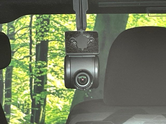 【ドライブレコーダー】ドライブレコーダー装備!走行中はもちろん、あおり運転や事故に遭遇した際、映像で記録し、万一のリスクに備えます。※記録用SDカードはお客様ご自身でご準備いただく必要があります。