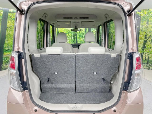 普段のお買い物や通勤、送迎等に十分な荷室スペースを確保しております。セカンドシートを倒すと、大きな荷物の積載も可能です♪