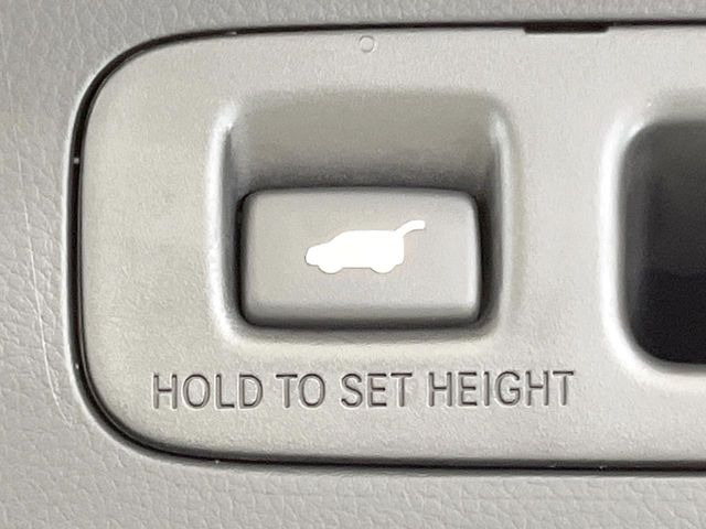 【パワーバックドア】スマートキーや運転席のボタンを押すだけでリアゲートが自動で開閉します!荷物を持っている時や、高い位置にあるバックドアを閉める際に便利な機能です♪