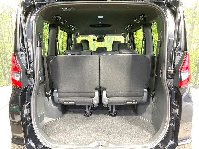 普段のお買い物や通勤、送迎等に十分な荷室スペースを確保しております。セカンドシートを倒すと、大きな荷物の積載も可能です♪