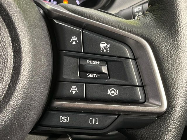 【全車速追従機能付クルーズコントロール】高速道路での長距離走行が楽に!!自動で速度を保つクルーズコントロールが、衝突軽減システムと連携し、前方の車両を感知して車間を保つように速度調節してくれます!!