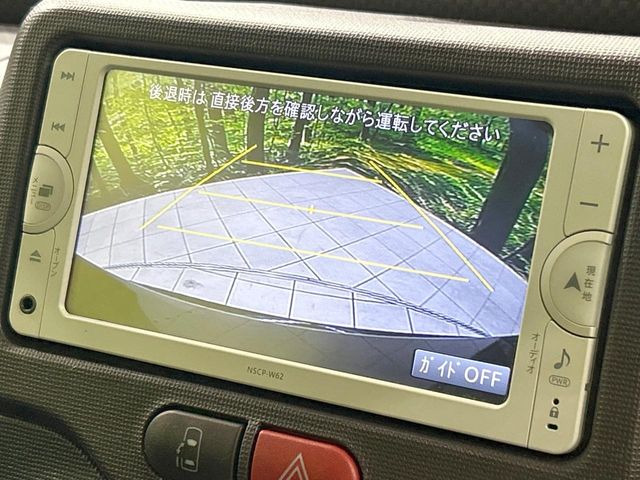 【バックカメラ】駐車時に後方がリアルタイム映像で確認できます。大型商業施設や立体駐車場での駐車時や、夜間のバック時に大活躍!運転スキルに関わらず、今や必須となった装備のひとつです!