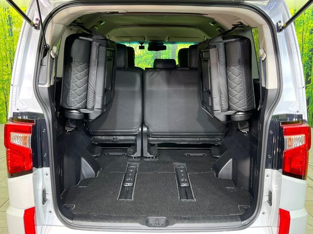 普段のお買い物や通勤、送迎等に十分な荷室スペースを確保しております。セカンドシートを倒すと、大きな荷物の積載も可能です♪