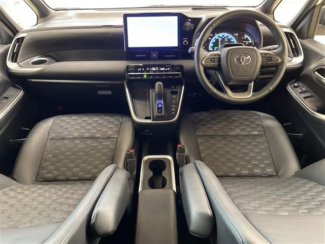 ヴォクシー1.8 ハイブリッド S-Z E-Four 4WD