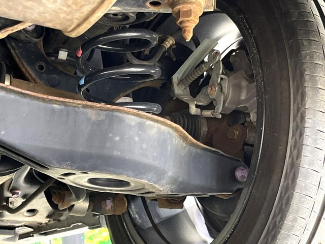 お車を安心してお乗りいただく為には、足回りの定期点検が欠かせません。サービスサポート(有償保証)では無料点検もご提供しており、安心のカーライフをお過ごしいただけるサポート体制が整っています。