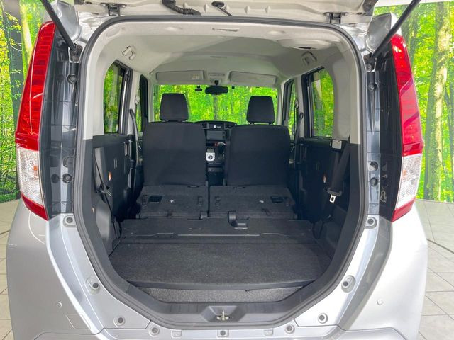 後席を格納すると、これだけの広さが!シーンに合わせたシートアレンジで、大きな荷物も積むことが出来ます♪
