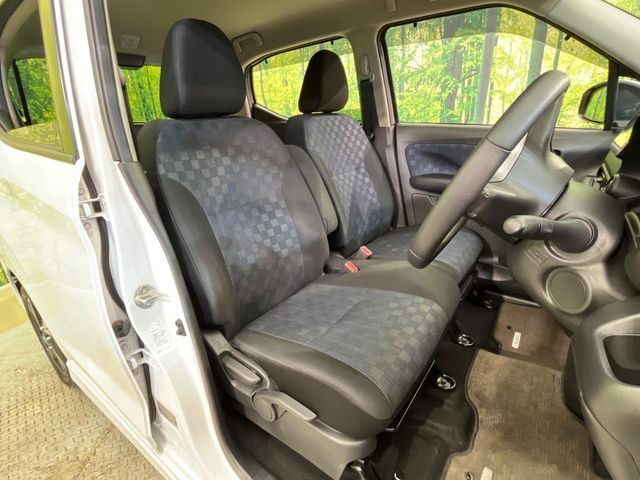 運転席シート廻りは使用感も少なく、良好な状態となっています。丁寧に使われていたことがよくわかりますね。