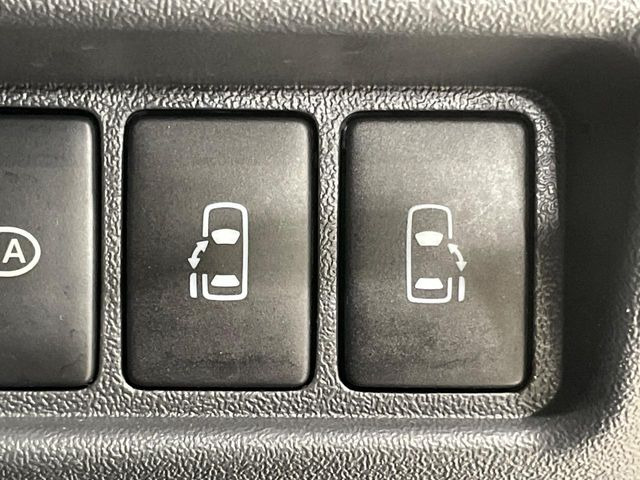【両側パワースライドドア】スマートキーや運転席のスイッチで後席両側スライドドアの開閉が可能♪電動だから力を入れてドアを開ける必要が無く、小さなお子様でも簡単に開け閉めでき快適です♪