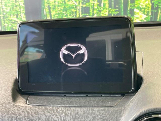 【マツダコネクトナビ】車内の雰囲気にマッチした一体型タイプのナビ。各種車輌設定やBluetooth再生等、様々な機能が楽しめます。直感的なダイヤル操作が可能で、使い勝手も良好です。
