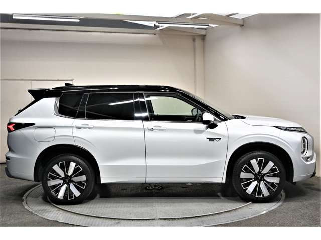 アウトランダーPHEV 2.4 P エグゼクティブ パッケージ 4WD