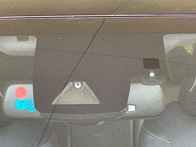 【トヨタセーフティセンス】走行中に前方の車両等を認識し、衝突しそうな時は警報とブレーキで衝突回避と被害軽減をアシスト。より安全にドライブをお楽しみいただけます。
