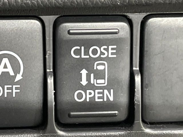 【パワースライドドア】スマートキーや運転席のスイッチでスライドドアの開閉が可能♪電動だから力を入れてドアを開ける必要が無く、小さいお子様でも、重い荷物を持っている時もラクに開け閉めできます♪