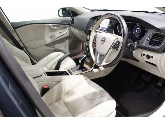 V40D4 インスクリプション ディーゼル