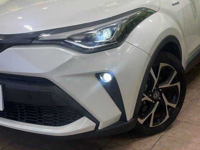 【シーケンシャルターンランプ付きLEDヘッドライト】人気の『流れるウィンカー』付きのLEDヘッドライトを装備♪高級感はもちろん、点灯時は存在感たっぷりで他車からも認識されやすく安心です。