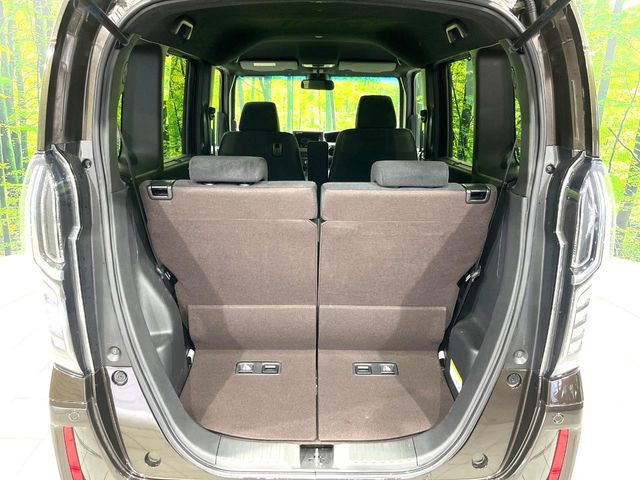 普段のお買い物や通勤、送迎等に十分な荷室スペースを確保しております。セカンドシートを倒すと、大きな荷物の積載も可能です♪