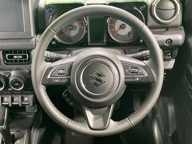 【ステアリングスイッチ】運転中、前方から目線をそらすことなく、オーディオ等の操作が可能な便利機能!安心&快適なドライブを演出してくれます♪