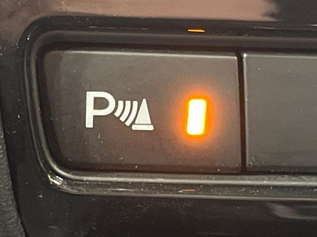 【クリアランスソナー】バンパーに付いたセンサーが障害物を検知!一定の距離に近づくとアラートで教えてくれます♪狭い駐車スペースや車庫入れ時も安心ですね☆