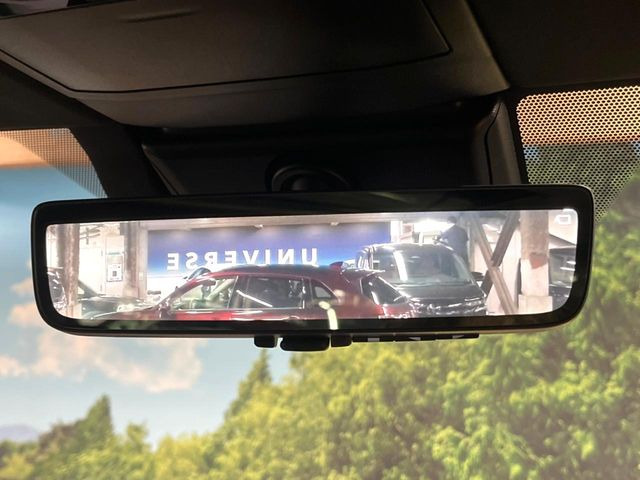 【デジタルインナーミラー】後席の大きな荷物や同乗者で後方が確認しづらい時でも安心!カメラが撮影した車両後方の映像をルームミラー内に表示。クリアな視界で状況の確認が可能です!