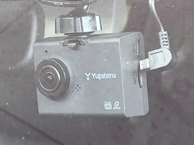 【ドライブレコーダー】ドライブレコーダー装備!走行中はもちろん、あおり運転や事故に遭遇した際、映像で記録し、万一のリスクに備えます。※記録用SDカードはお客様ご自身でご準備いただく必要があります。