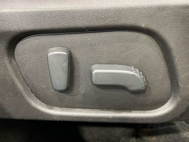 【パワーシート】スイッチ一つで簡単にシートの微調整が可能!電動だから力もいりません!快適なシートポジションにセットして、快適なドライブをお楽しみください。