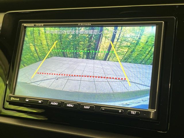 【バックカメラ】駐車時に後方がリアルタイム映像で確認できます。大型商業施設や立体駐車場での駐車時や、夜間のバック時に大活躍!運転スキルに関わらず、今や必須となった装備のひとつです!