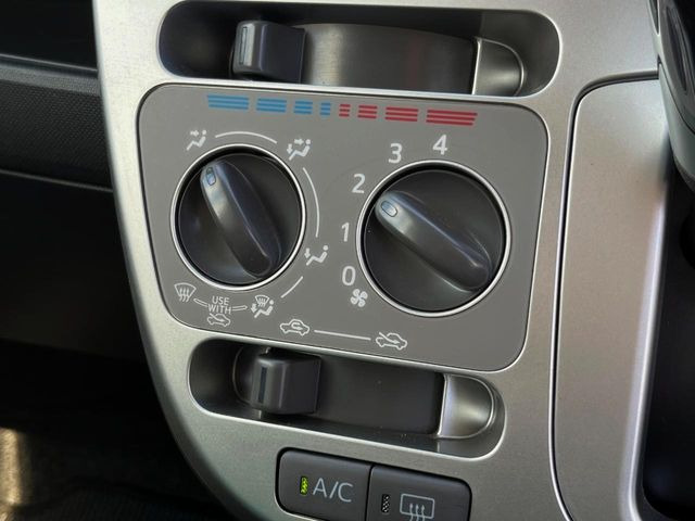 寒い冬も暑い夏も全席に快適な空調を届けてくれる、ダイヤル式エアコンを装備♪