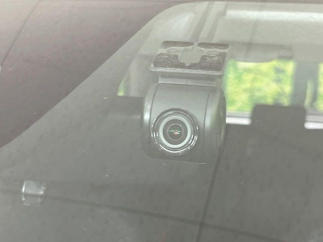 【ドライブレコーダー】ドライブレコーダー装備!走行中はもちろん、あおり運転や事故に遭遇した際、映像で記録し、万一のリスクに備えます。※記録用SDカードはお客様ご自身でご準備いただく必要があります。