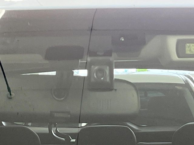 【ドライブレコーダー】ドライブレコーダー装備!走行中はもちろん、あおり運転や事故に遭遇した際、映像で記録し、万一のリスクに備えます。※記録用SDカードはお客様ご自身でご準備いただく必要があります。