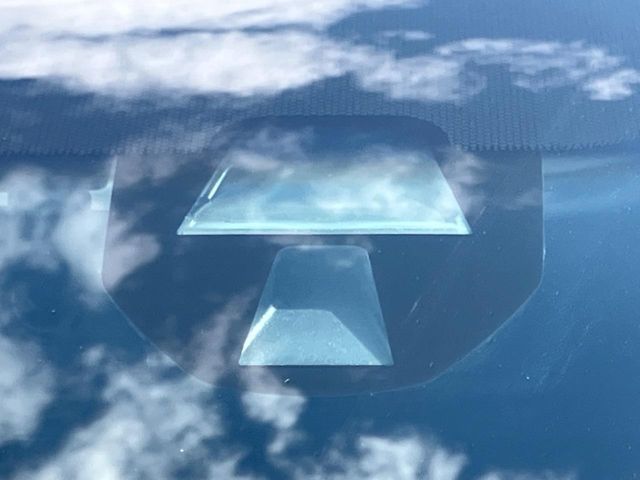 【シティブレーキアクティブシステム】低速走行中に前方の車両等を認識し、衝突しそうな時は警報とブレーキで衝突回避と被害軽減をアシスト。より安全にドライブをお楽しみいただけます。