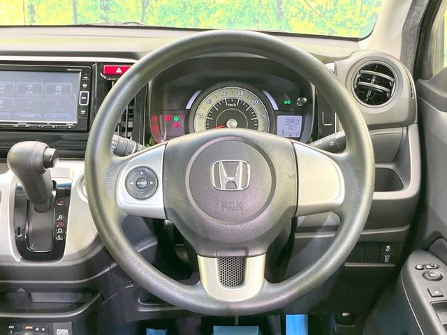 【ステアリングスイッチ】運転中、前方から目線をそらすことなく、オーディオ等の操作が可能な便利機能!安心&快適なドライブを演出してくれます♪