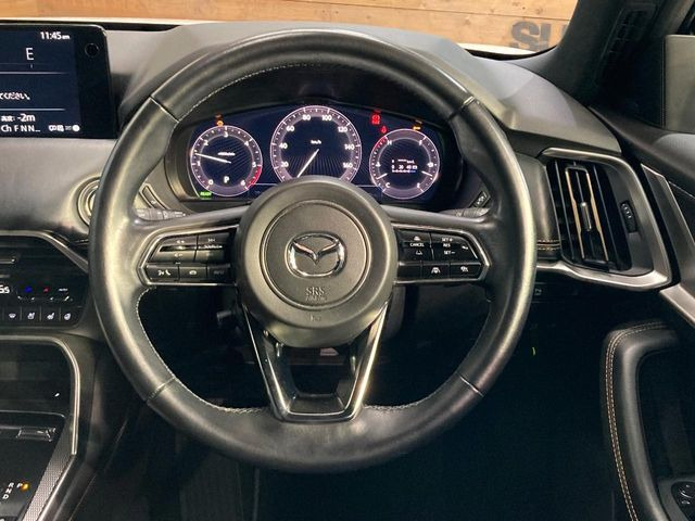 【純正革巻きステアリング】上質な革を使用することで、手にしっかり馴染みとても運転しやすいハンドルです♪