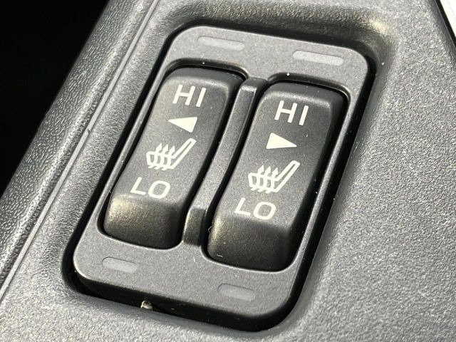 【シートヒーター】寒い日に重宝するシートヒーター!エアコンより早く温まってくれるので寒がりの人も安心ですね♪エアコンの温風は乾燥するから苦手、という方にもをおすすめです。