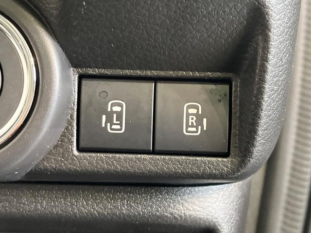【両側パワースライドドア】スマートキーや運転席のスイッチで後席両側スライドドアの開閉が可能♪電動だから力を入れてドアを開ける必要が無く、小さなお子様でも簡単に開け閉めでき快適です♪